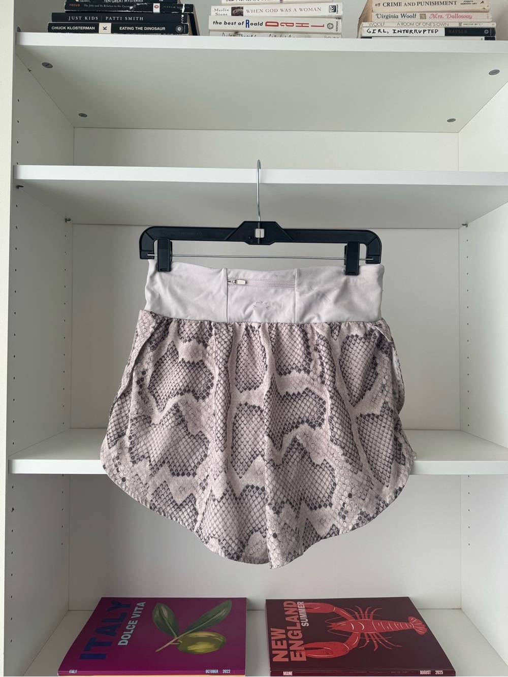 VARLEY Derby Shorts Alabaster Python - Picture 3 of 5